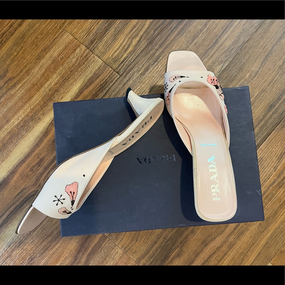 VINTAGE Prada sandal with embroidery